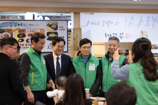 김동연 경기지사가 5일 1기 신도시 분당을 방문 민생을 살폈다./사진제공=경기도